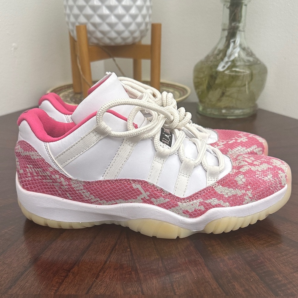 Jordan 11 Retro low pink snakeskin